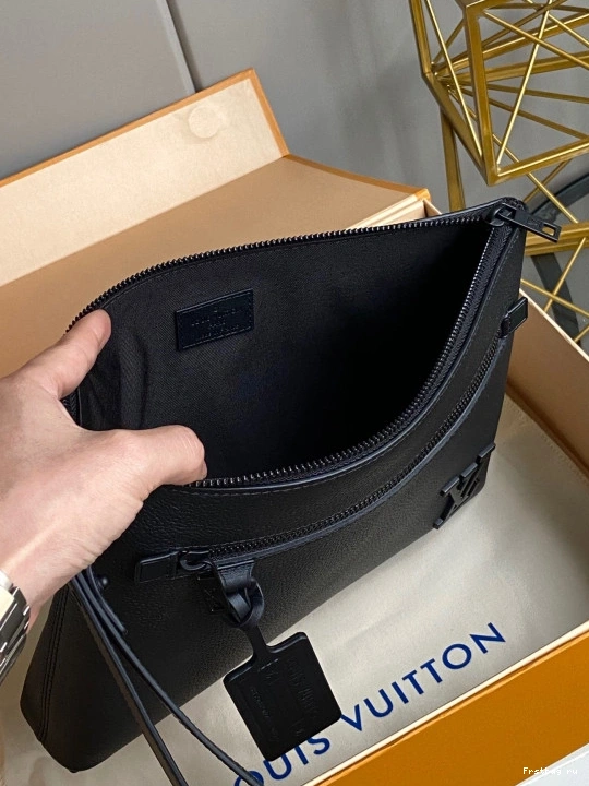 First bag ru LOUIS POUCH IPAD VUITTON 0716